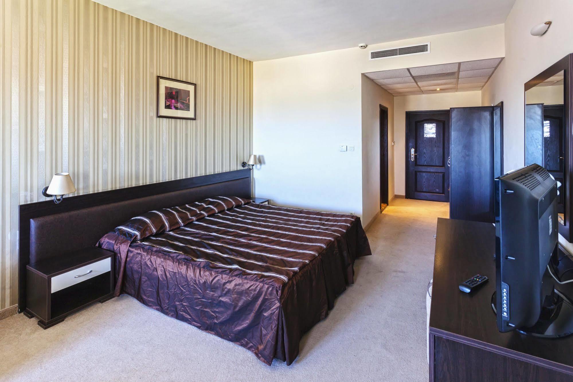Sunny Forum Hotel 4*